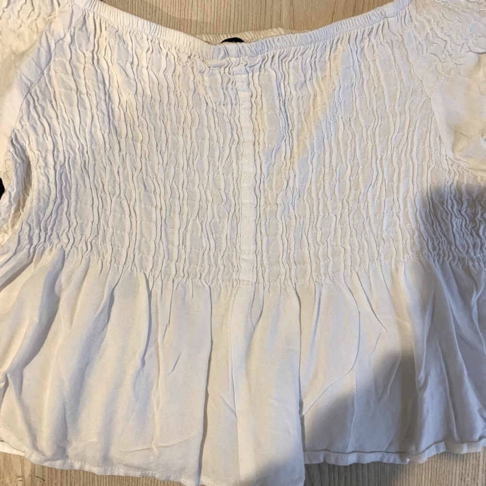 white top - Picture 2 of 3